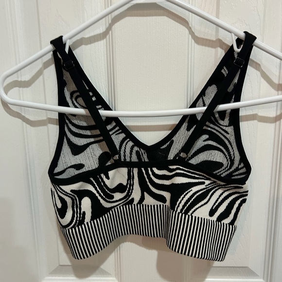 Garage Monochrome Swirl Crop Top P S - Picture 2 of 3